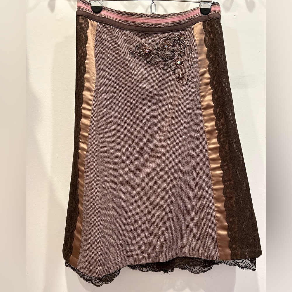 SUPER CUTE ELEVENCES VINTAGE VIBE SKIRT WITH EMBROIDERY GREAT CONDITION
